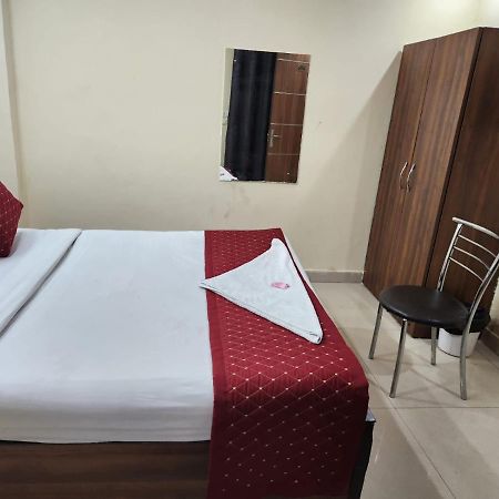 Hotel Cozy Cave Neu-Delhi Exterior foto