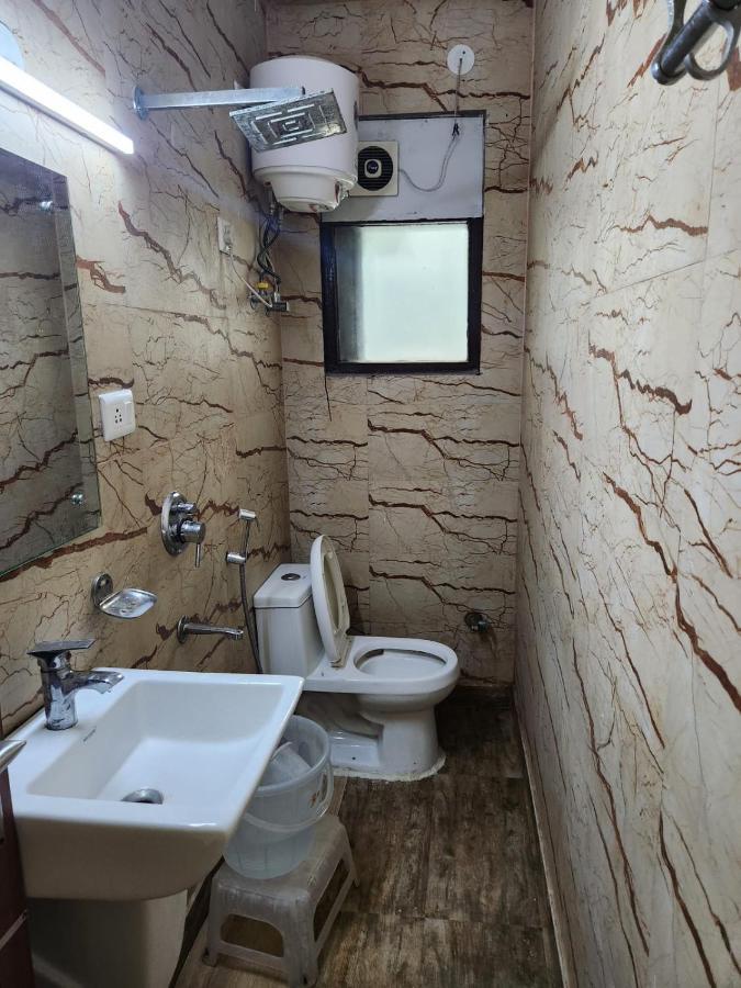 Hotel Cozy Cave Neu-Delhi Exterior foto