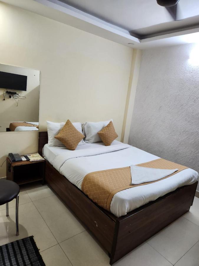 Hotel Cozy Cave Neu-Delhi Exterior foto
