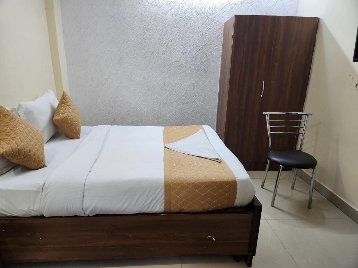 Hotel Cozy Cave Neu-Delhi Exterior foto