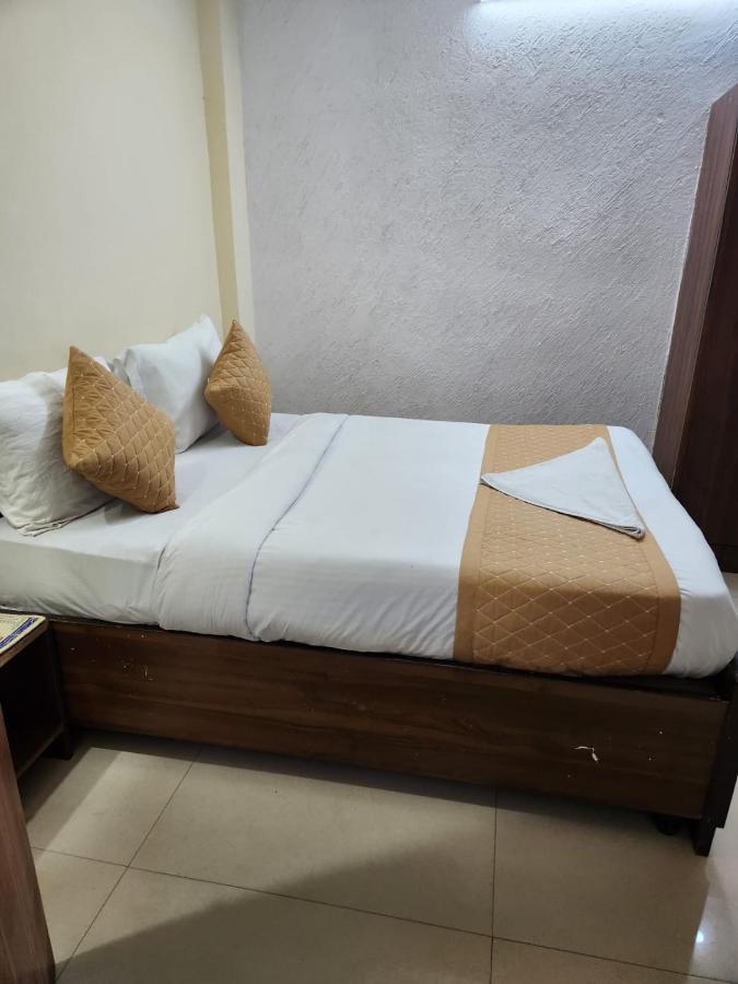 Hotel Cozy Cave Neu-Delhi Exterior foto