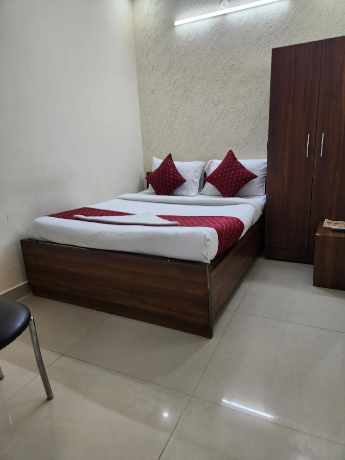 Hotel Cozy Cave Neu-Delhi Exterior foto