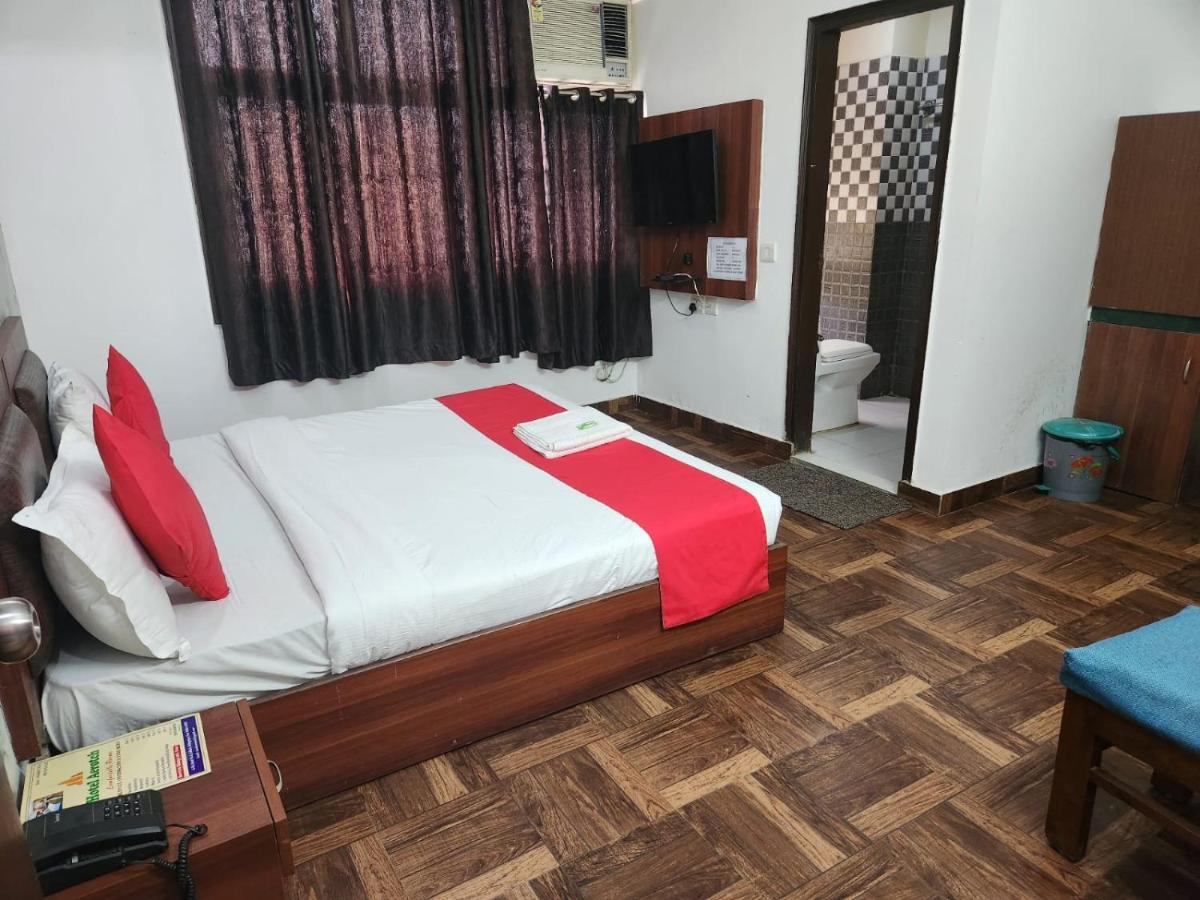 Hotel Cozy Cave Neu-Delhi Exterior foto