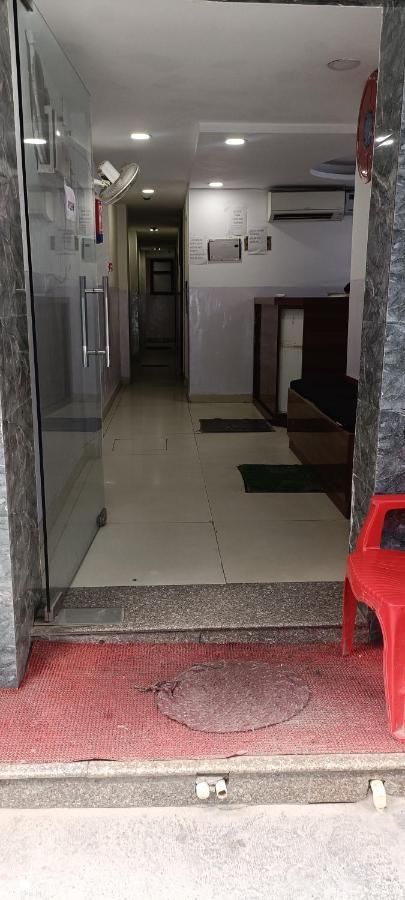 Hotel Cozy Cave Neu-Delhi Exterior foto