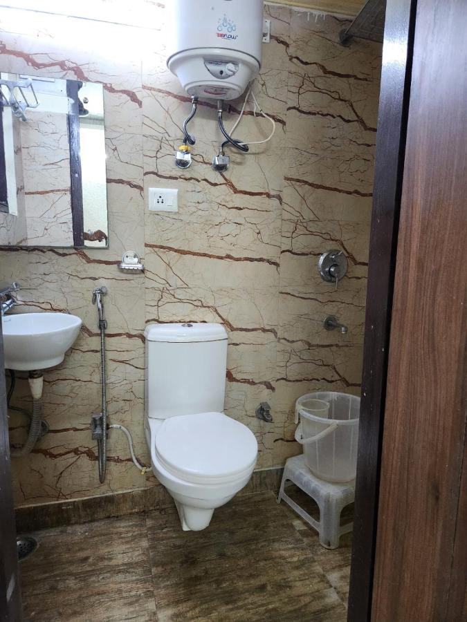 Hotel Cozy Cave Neu-Delhi Exterior foto
