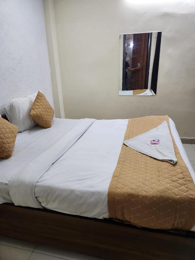 Hotel Cozy Cave Neu-Delhi Exterior foto