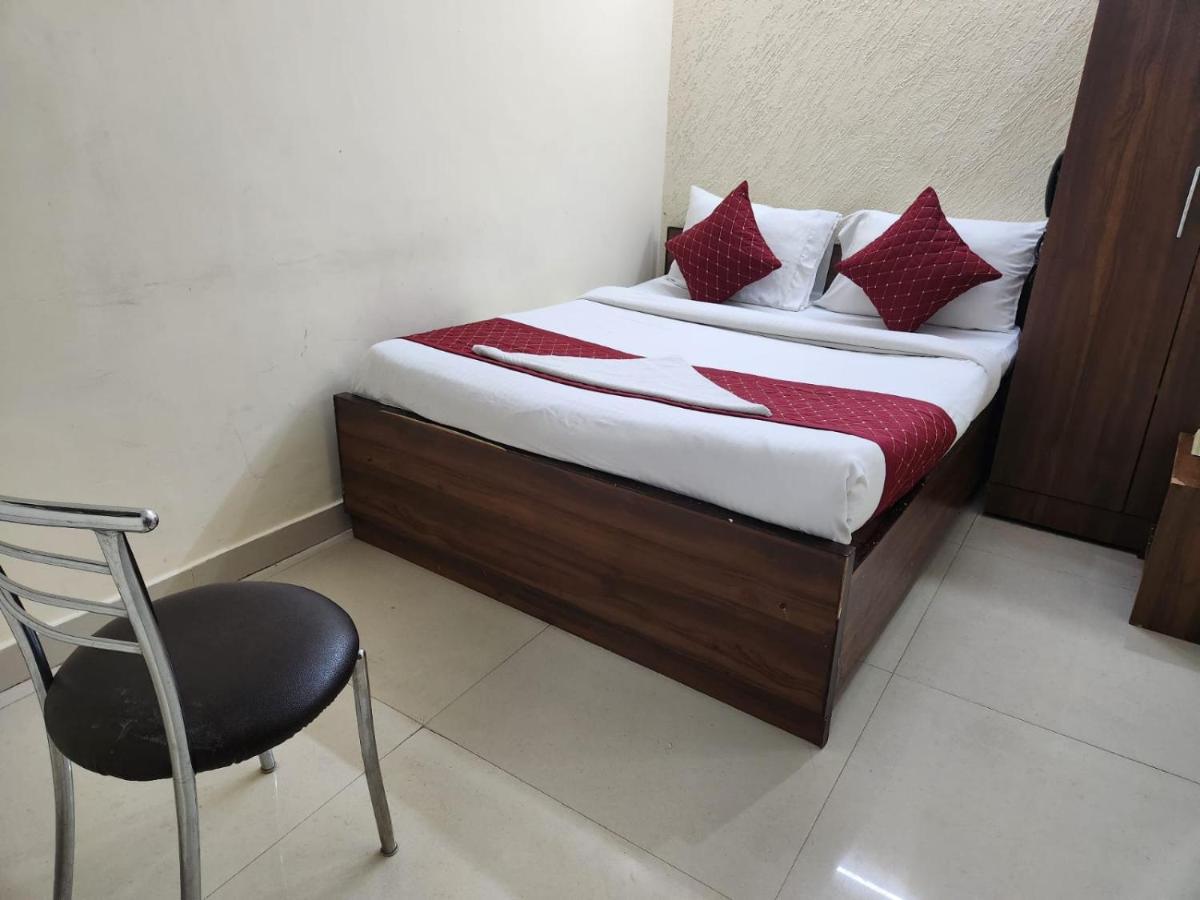 Hotel Cozy Cave Neu-Delhi Exterior foto