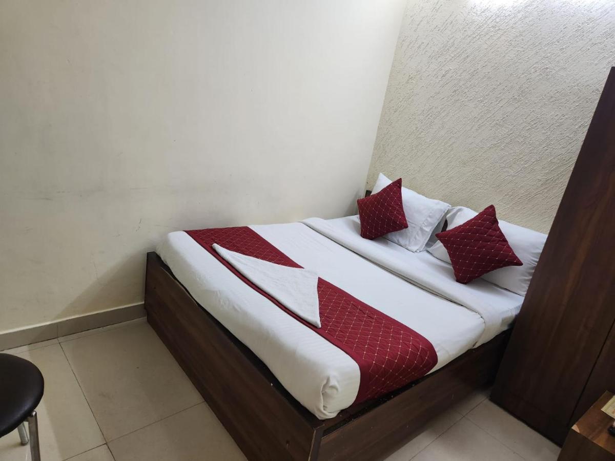 Hotel Cozy Cave Neu-Delhi Exterior foto
