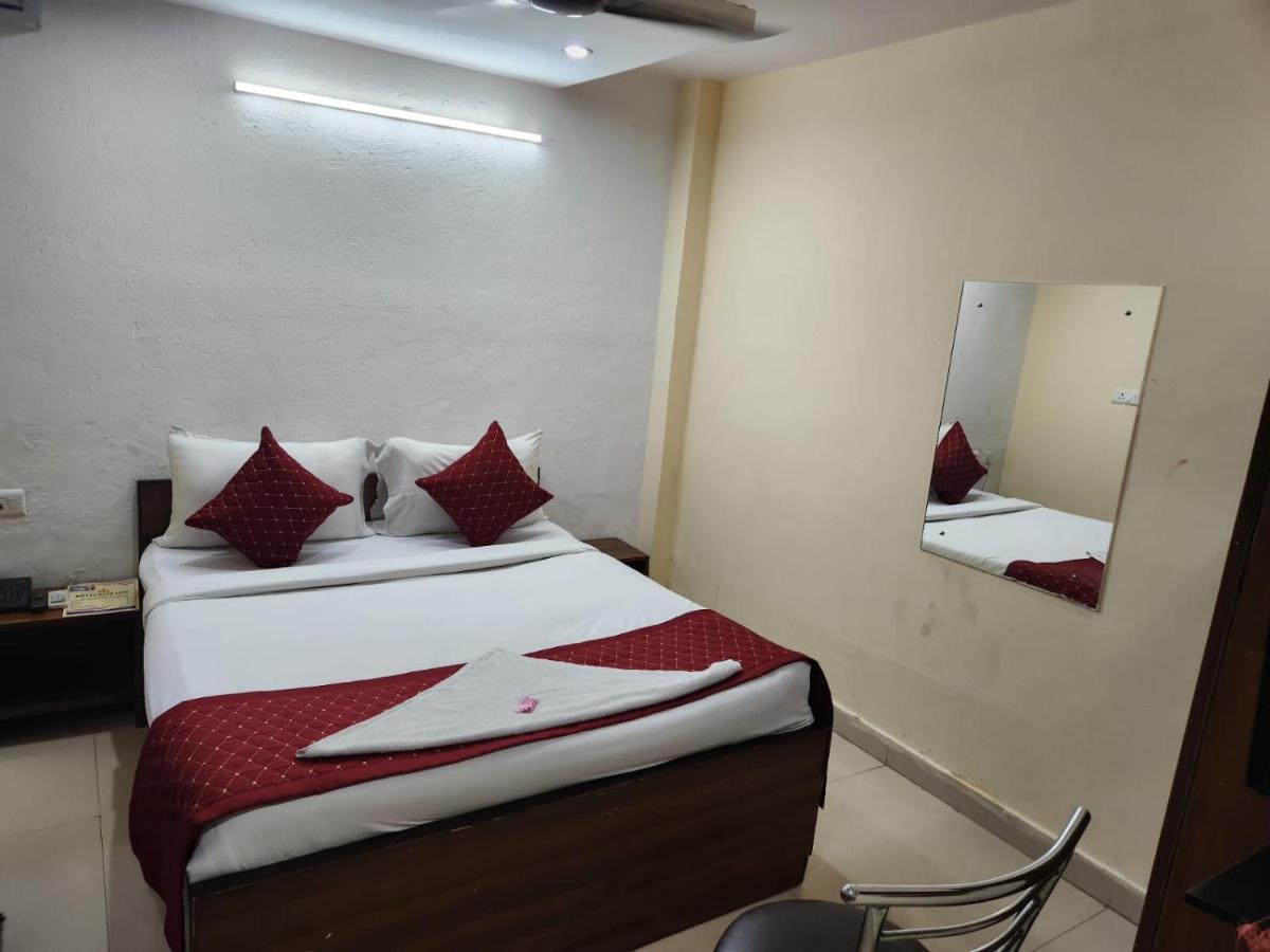 Hotel Cozy Cave Neu-Delhi Exterior foto