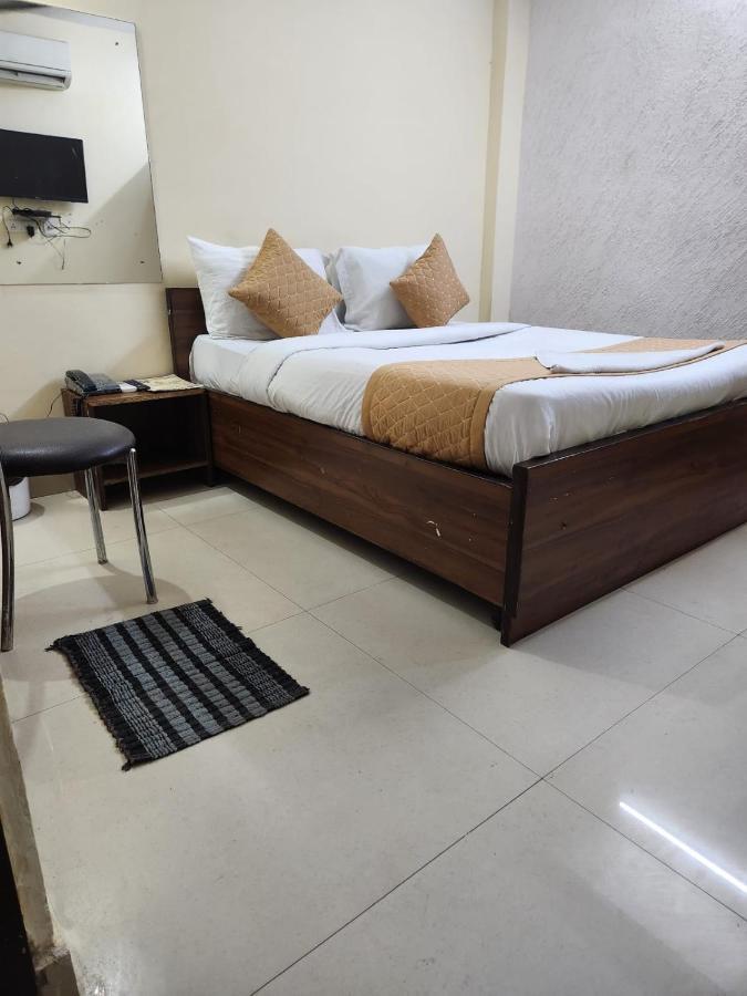 Hotel Cozy Cave Neu-Delhi Exterior foto