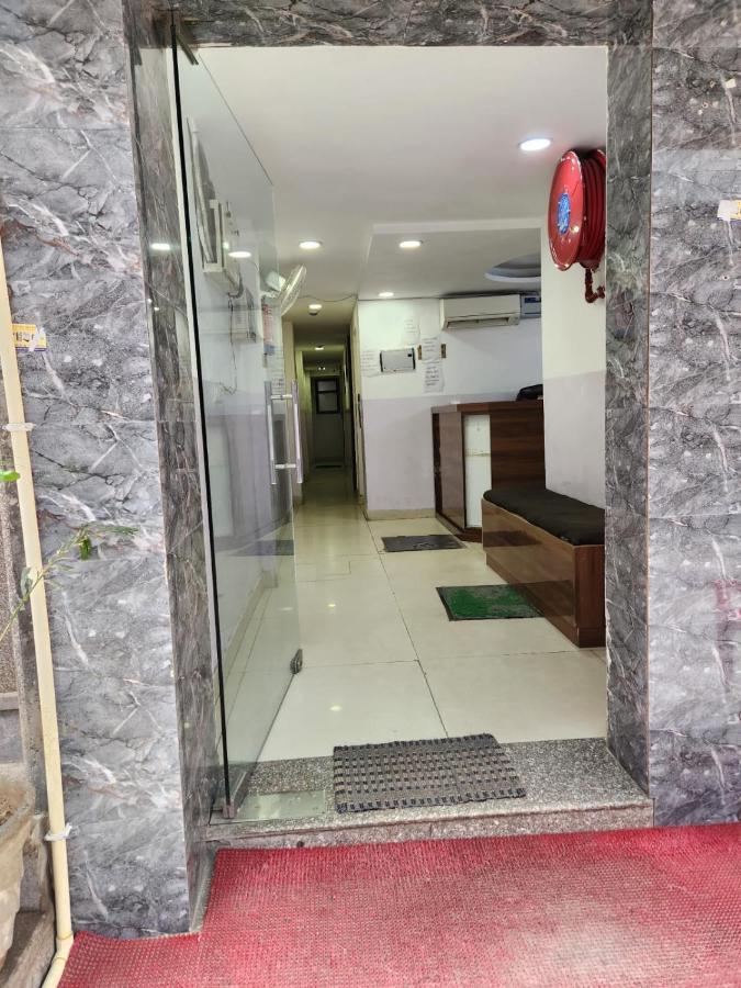 Hotel Cozy Cave Neu-Delhi Exterior foto