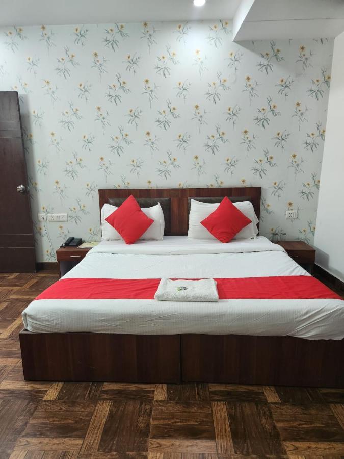 Hotel Cozy Cave Neu-Delhi Exterior foto